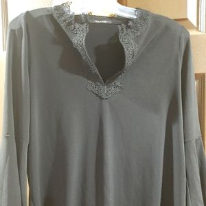 Tahari top